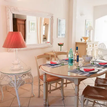 Holiday Home Les Parcs de Gassin-4 * Saint-Tropez